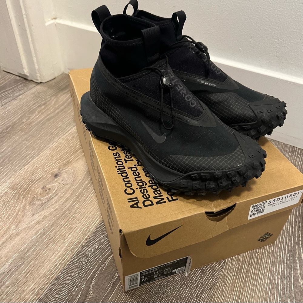 Nike ACG Mountain Fly Gore-Tex Black. Women's 7.5 / Men's 6 CT2904-002